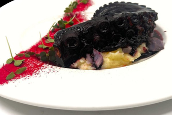Pulpo a la bordelesa con vino El Sequé