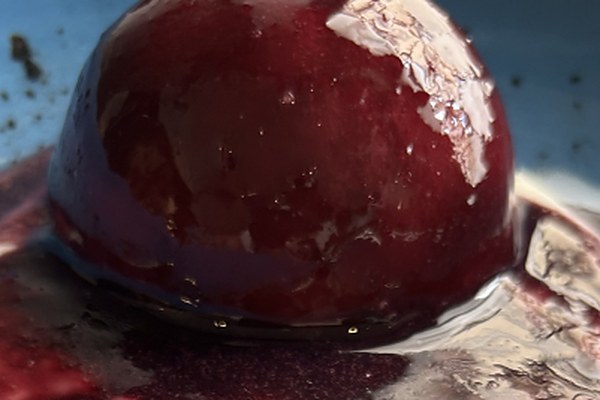 Helado de vino tinto de Valtiendas “Evolet”, gelatina de blanco de Rueda y yogur de leche de oveja de Sacramenia