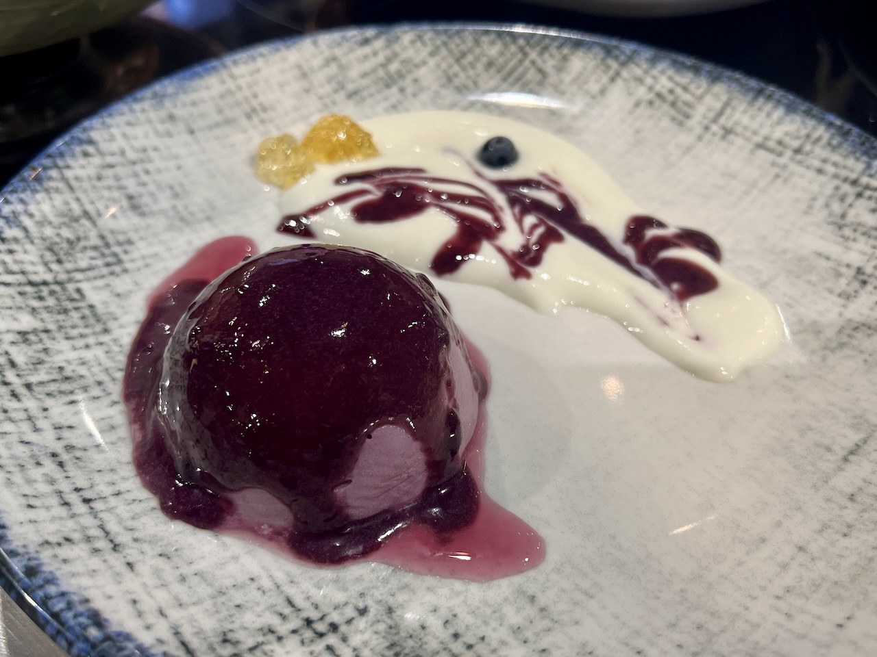Ganadores Cocina con Vino 2026, primer premio: helado de vino tinto de Valtiendas con gelatina de Rueda y yogur de oveja